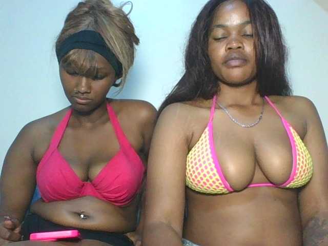 le modèle melaniablue est en webcam porno dans un show sur le site bongacams, il possède les tags suivants: Ebony,Brunette,Trimmed