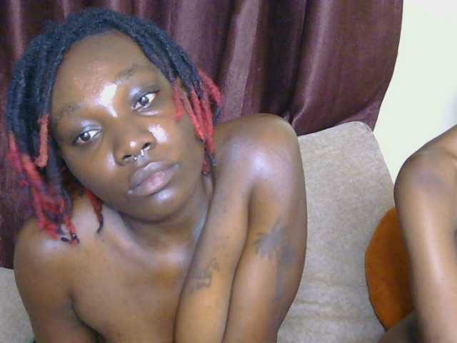 Freakycouples live cam preview