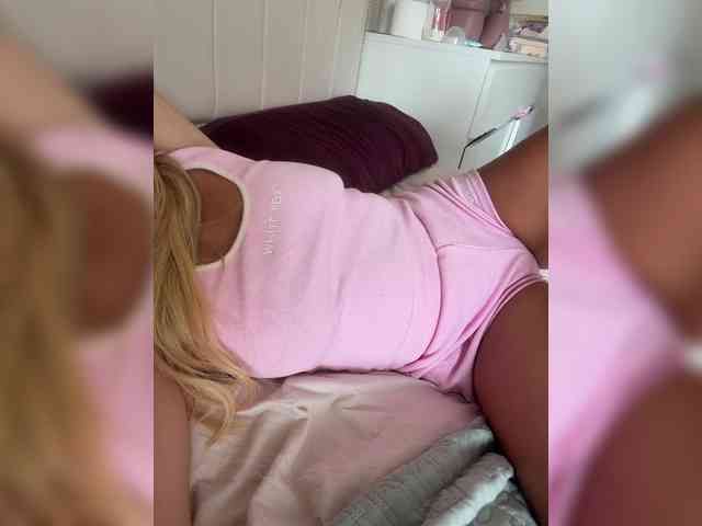 BellaMae webcam
