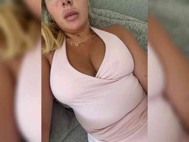 BellaMae webcam