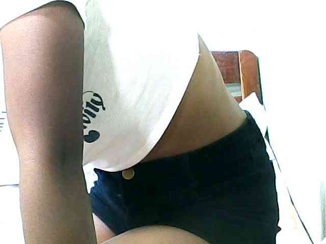 SarahHot webcam