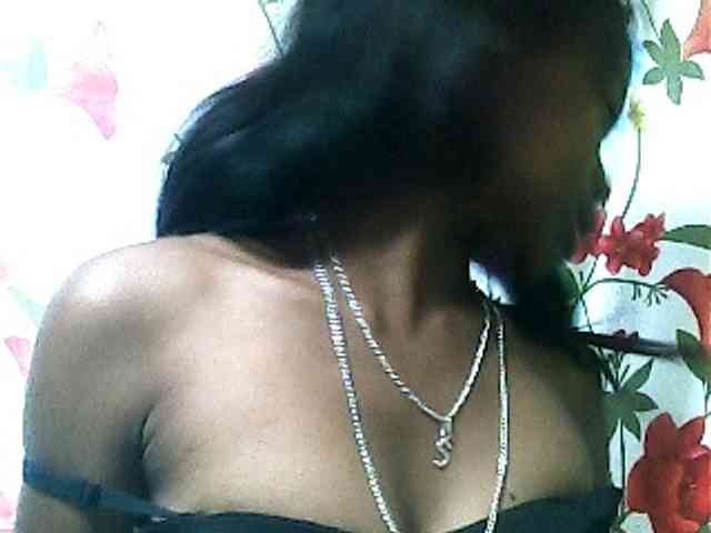 SarahHot webcam