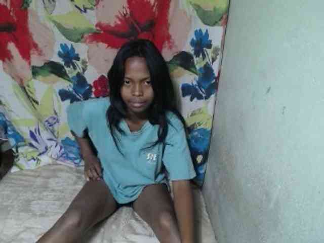 SarahHot webcam