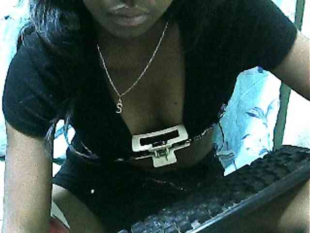 Model: SarahHot