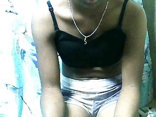 Model: SarahHot