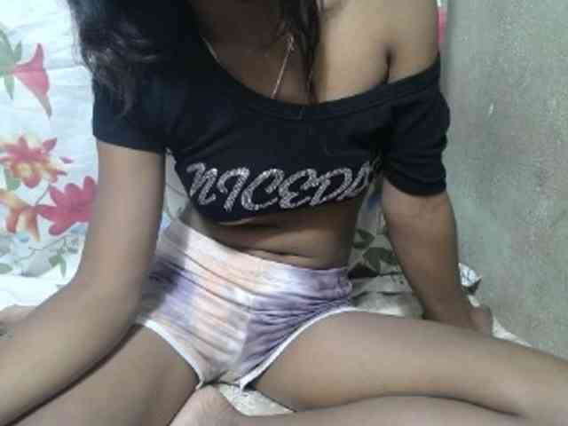 SarahHot webcam