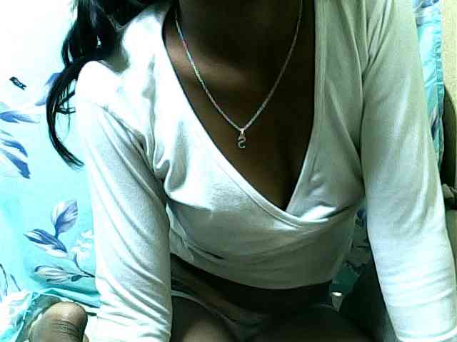SarahHot webcam