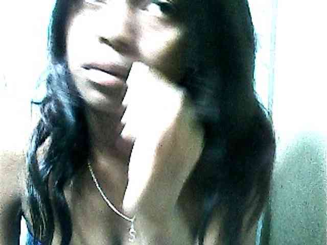 Model: SarahHot