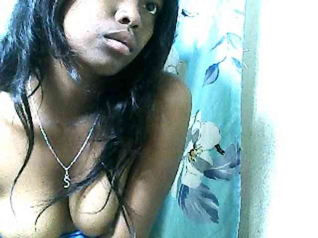 SarahHot webcam