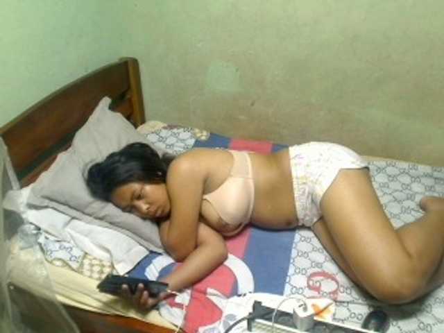 AmeliaHot