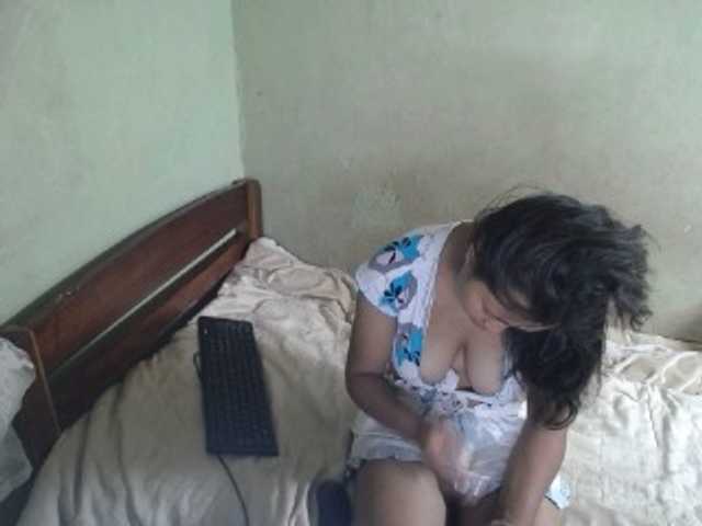 AmeliaHot