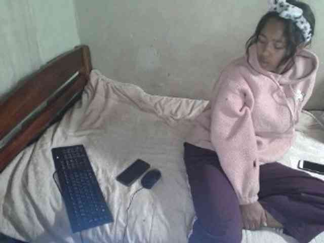 AmeliaHot