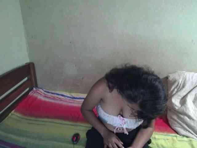 AmeliaHot