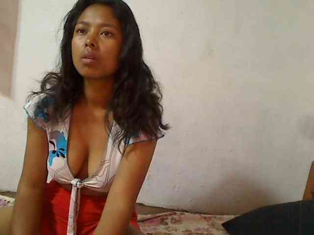 Model: AmeliaHot