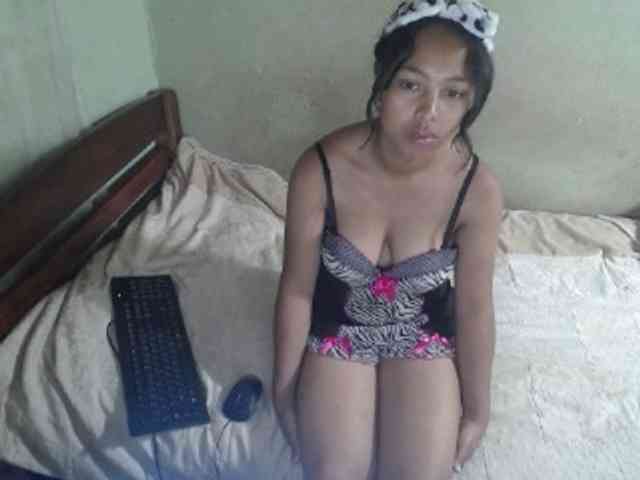 AmeliaHot