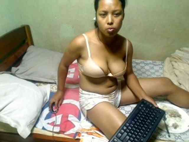 AmeliaHot