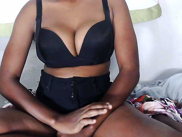 Masivelo live cam on BongaCams