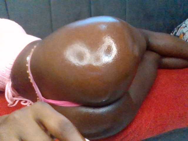 PetiteDivah24 live cam on BongaCams