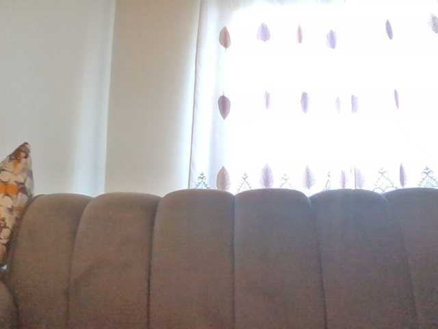 PetiteDivah24 live cam on BongaCams