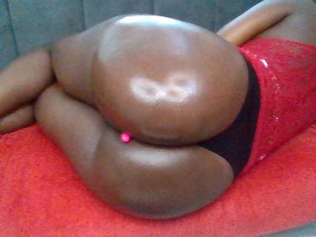 PetiteDivah24 live cam on BongaCams