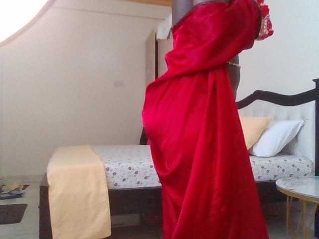 PetiteDivah24 live cam on BongaCams