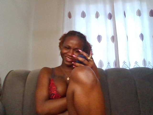 PetiteDivah24 live cam on BongaCams