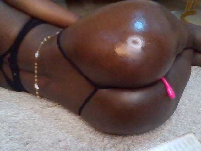 PetiteDivah24 live cam on BongaCams