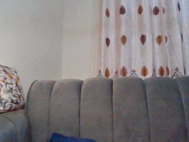 PetiteDivah24 live cam on BongaCams