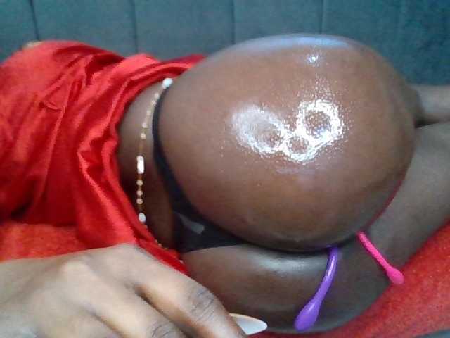 PetiteDivah24 live cam preview