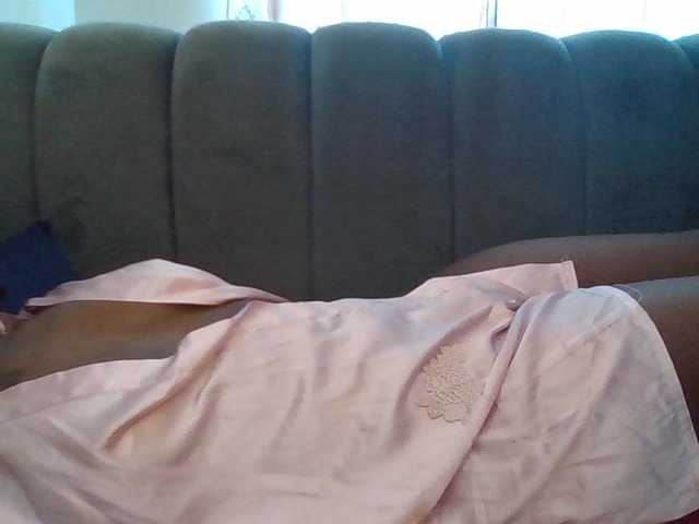 PetiteDivah24 live cam on BongaCams