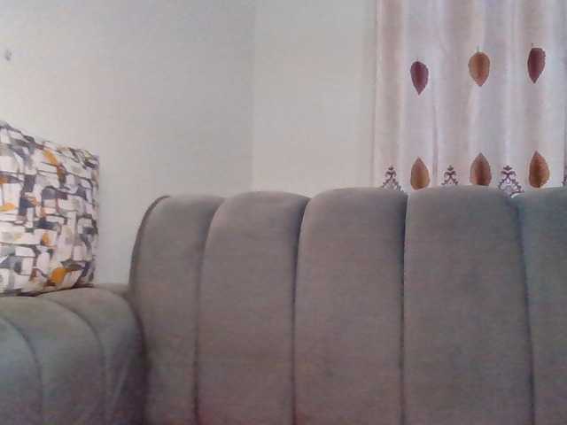 PetiteDivah24 live cam preview