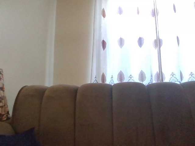 PetiteDivah24 live cam on BongaCams