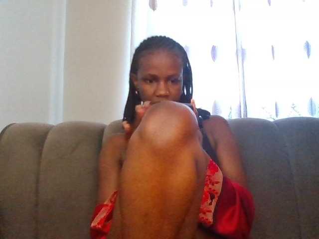 PetiteDivah24 live cam on BongaCams