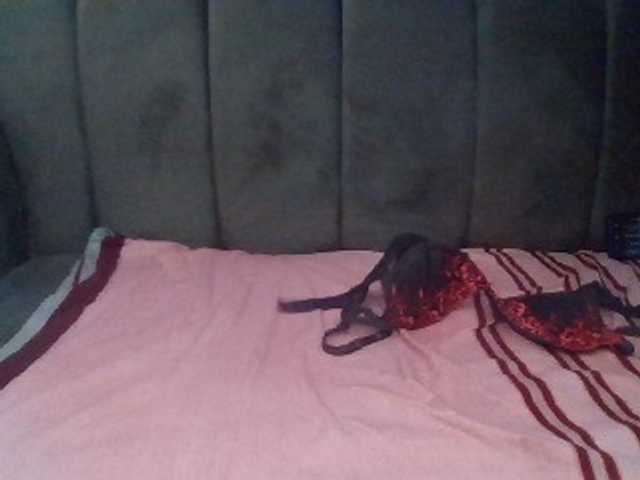 PetiteDivah24 live cam on BongaCams