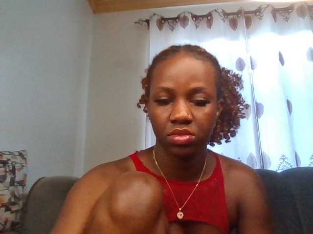 PetiteDivah24 live cam on BongaCams