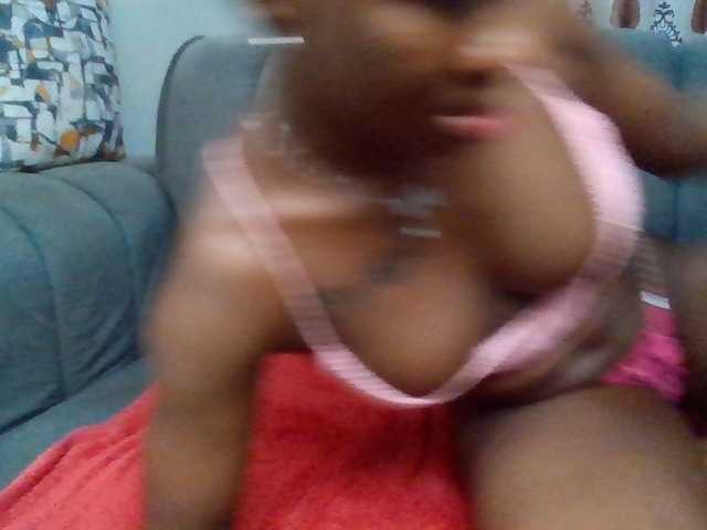 PetiteDivah24 live cam preview