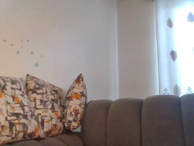PetiteDivah24 live cam on BongaCams