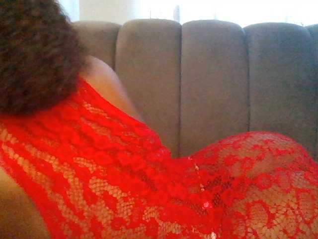 PetiteDivah24 live cam on BongaCams