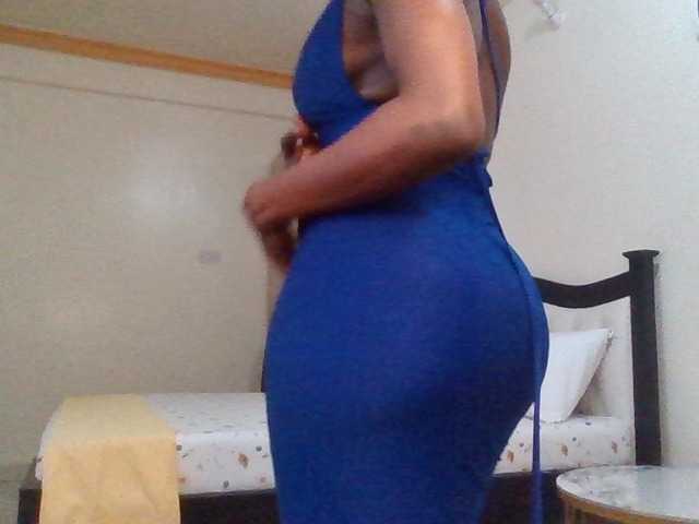 PetiteDivah24 live cam on BongaCams