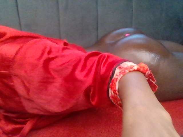 PetiteDivah24 live cam on BongaCams
