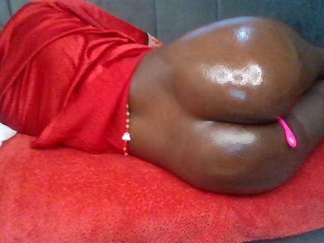 PetiteDivah24 live cam on BongaCams