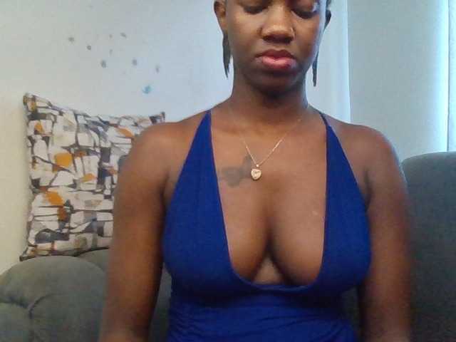 PetiteDivah24 live cam preview