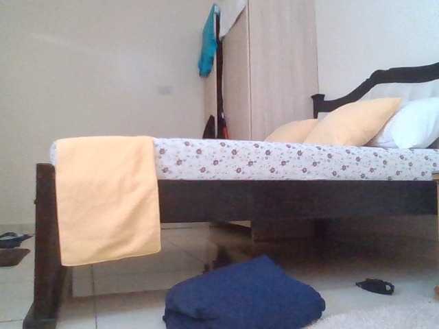 PetiteDivah24 live cam on BongaCams