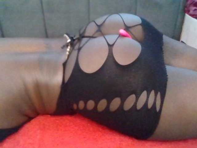 PetiteDivah24 live cam on BongaCams