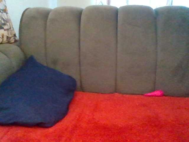 PetiteDivah24 live cam on BongaCams