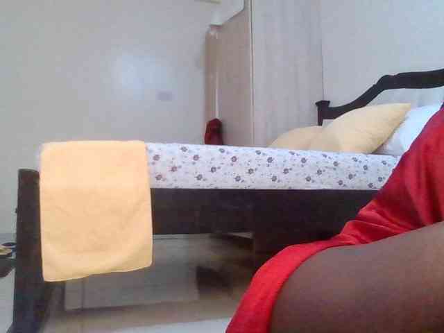 PetiteDivah24 webcam