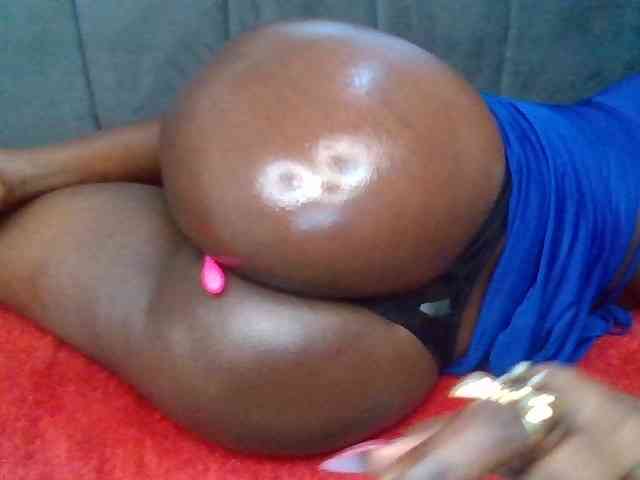 PetiteDivah24 webcam