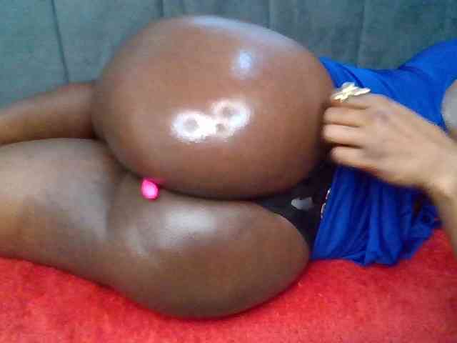 PetiteDivah24 webcam