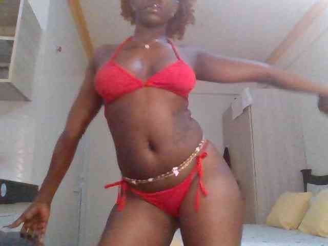 PetiteDivah24 webcam