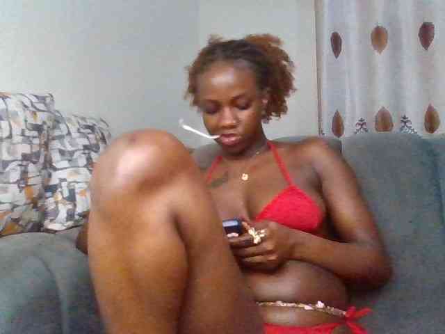 PetiteDivah24 webcam